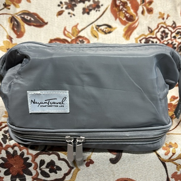 Large Makeup Bag Cosmetic Bag for Women Double LayerGrey Travel Makeup Organizer - Picture 7 of 7